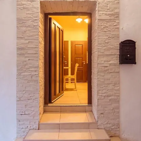 Chocolate Apartment *